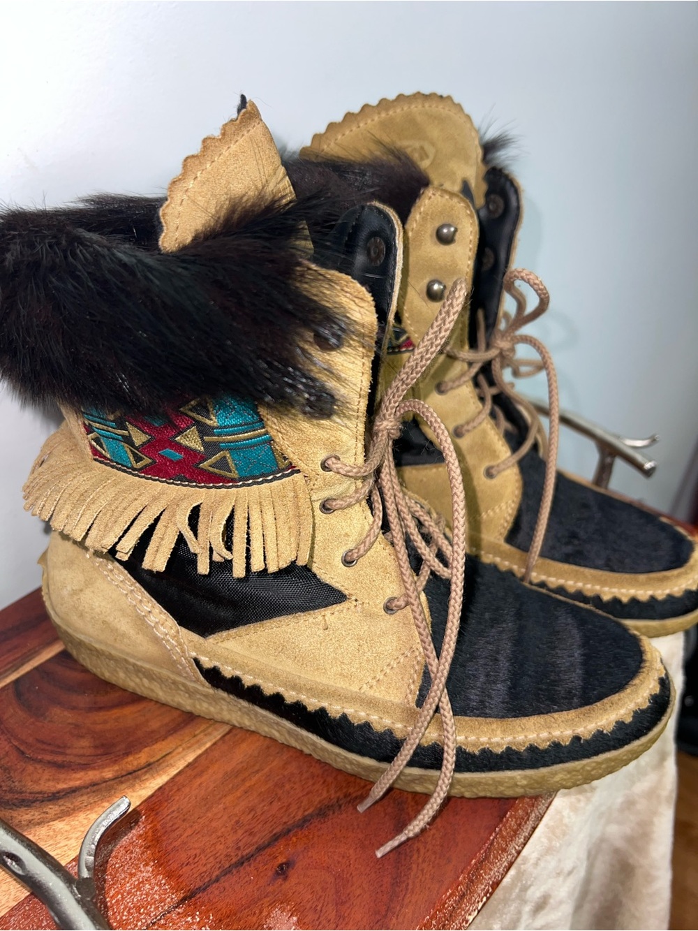Vintage Tecnica Made Italy EU 40 US 9 Suede Pony Hair Fringe Après Ski Boots